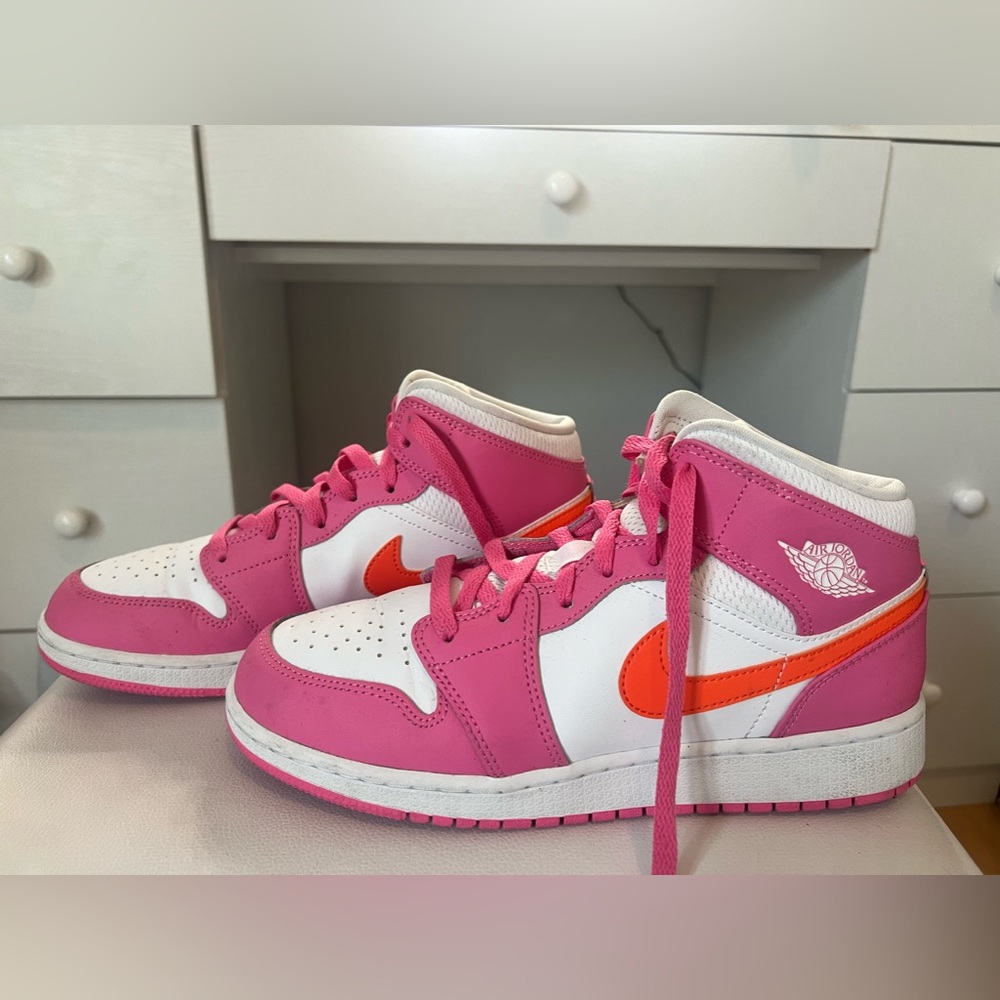 Air Jordan 1 Mid Pinksicle Orange